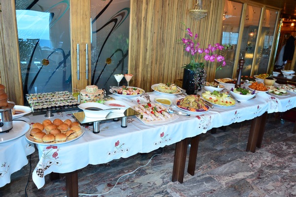 Sunday Buffet at Bay Lodge